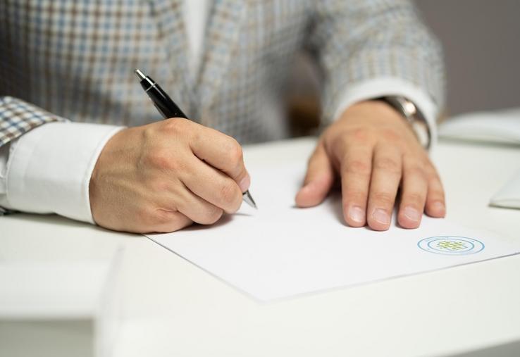 Le décret du 10 juin 2025 allège les peines encourues en cas de non-respect de certains engagements.