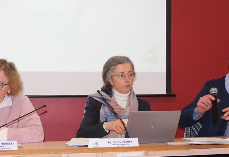 Concernant le fonds d'urgence en faveur des céréaliers, 426 dossiers (en date du 23 mars) ont été déposés au niveau régional dont 139 dans l'Eure. L'administration en prévoyait 520 à 560 en Normandie.