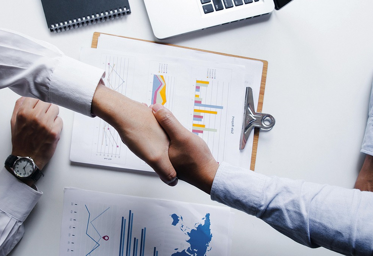 Le droit à l'essai permet donc de tester la relation entre associés en conditions réelles.