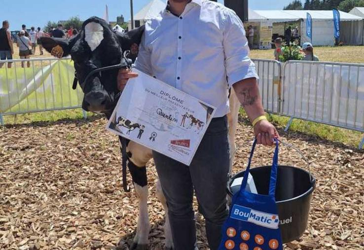 Quentin Biron remporte le concours du meilleur présentateur.