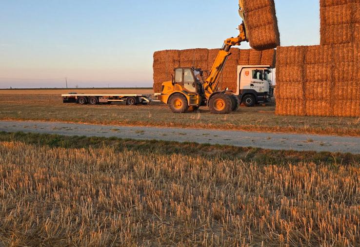 Les céréaliers augmentent le prix de la paille ; sinon elle finira broyée pour se substituer aux engrais dont les prix ne baissent pas.