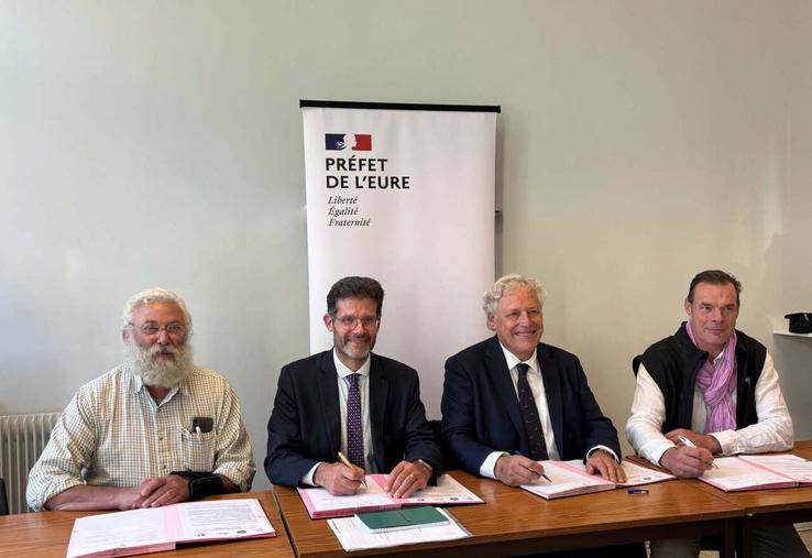 Pour prévenir les dégâts de sangliers dans les parcelles agricoles, l'État, la louveterie, la fédération départementale des chasseurs de l'Eure et la Chambre d'agriculture de l'Eure ont signé une charte.